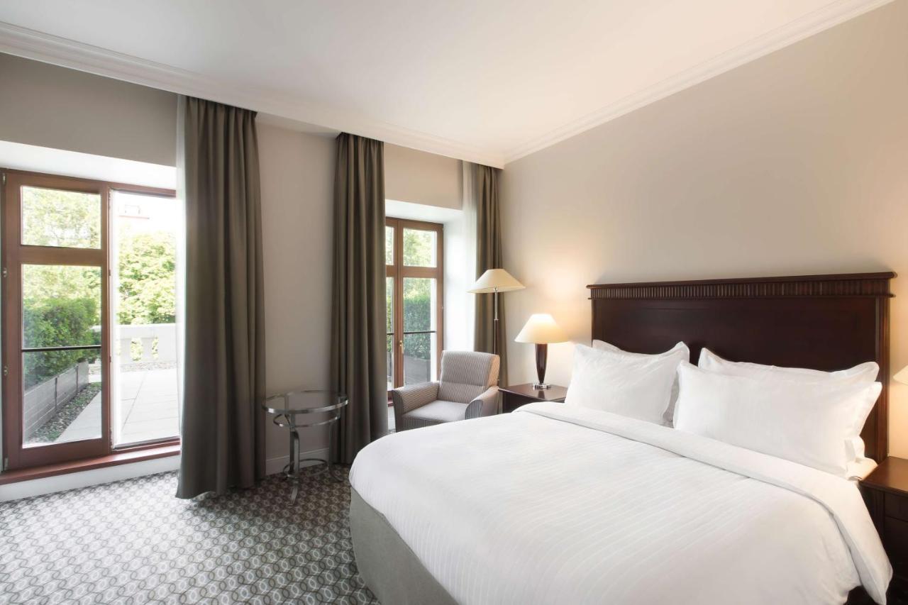 Radisson Blu Carlton Hotel, Bratislava Bagian luar foto